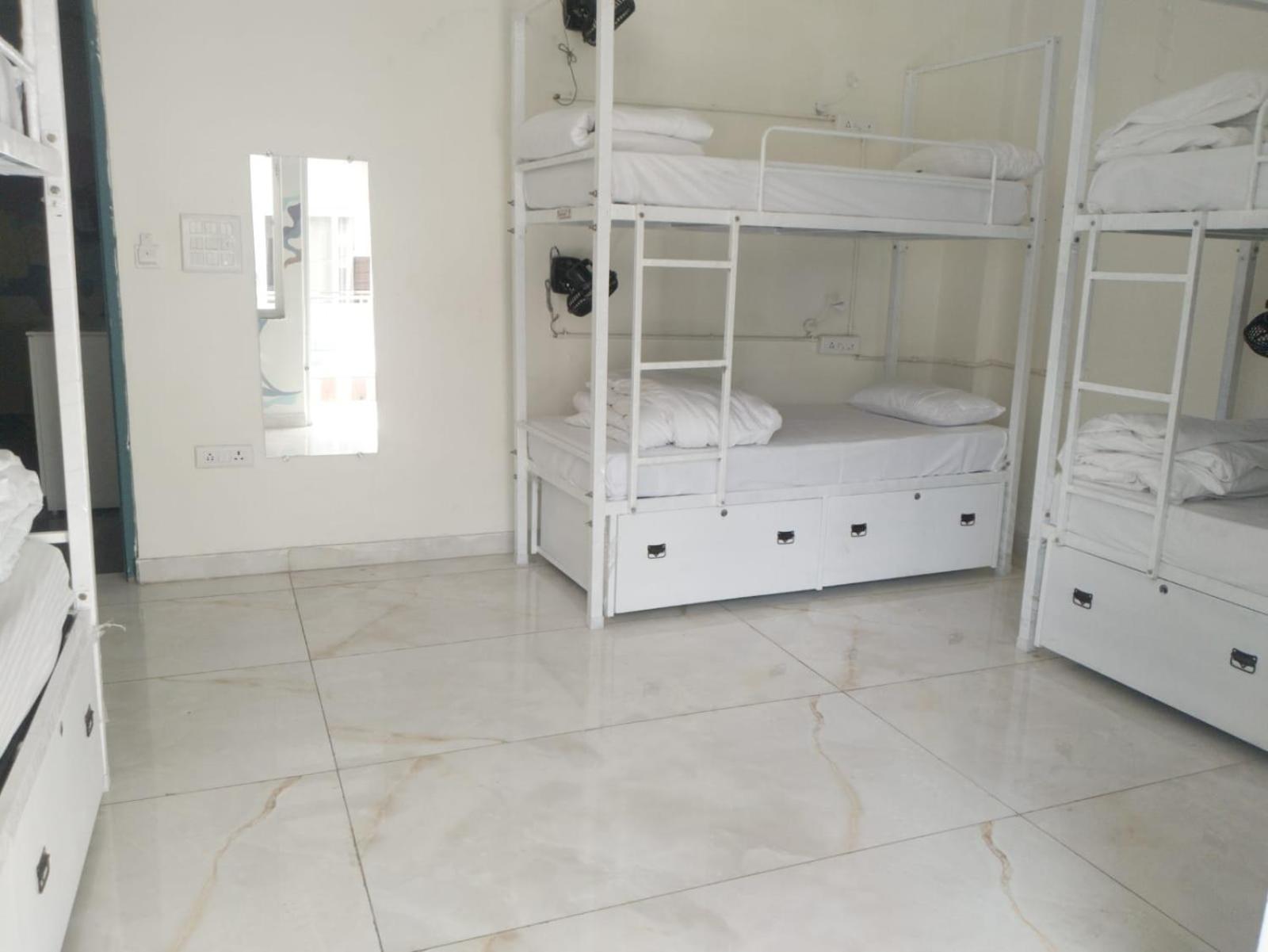 Albergue The Sweven Rishīkesh Exterior foto